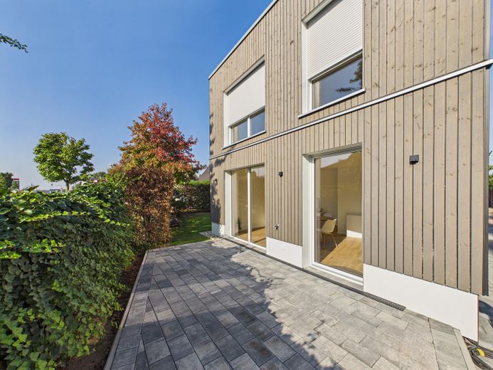 Wie neu! Hochwertig saniertes, freistehendes Einfamilienhaus in Wesel-Lackhausen – Rückseite/Terrasse