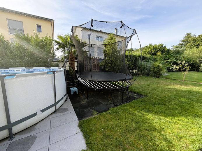 Piso en propiedad, apto para familias, en 2 plantas con carácter de casa y jardín propio – Garten