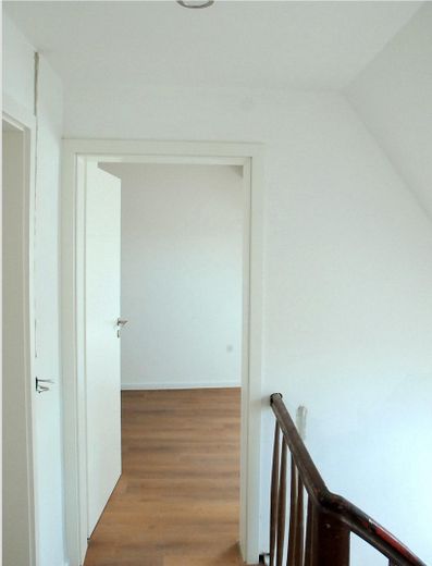 Seltene Gelegenheit: Komplettes Haus zur Miete – Erstbezug nach Sanierung & provisionsfrei – OG – Flur mit Blick ins Kinder