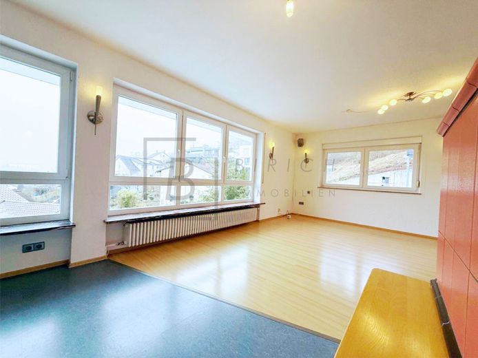 Massiv gebautes Wohnhaus mit Einliegerwohnung, Kamin und Waldrandlage – Innenaufnahmen