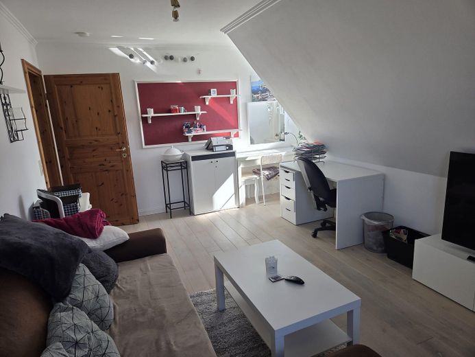 DG: Wohnzimmer (2/2)