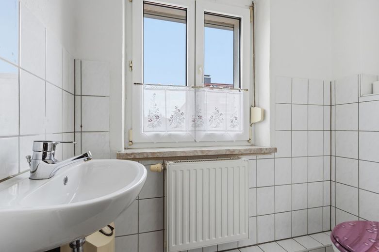 "Schollehaus" gesucht?
Reihenendhaus mit kleinem Garten und Garage – WC OG