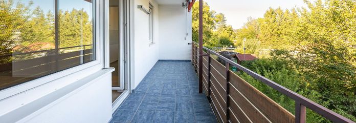 Świeżo wyremontowane mieszkanie z wymarzonym balkonem i widokiem w stronę słońca. Zapytaj już teraz!