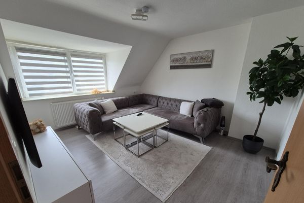 Helle und geräumige 3,5-Zimmer-Dachgeschosswohnung in ruhiger Lage
