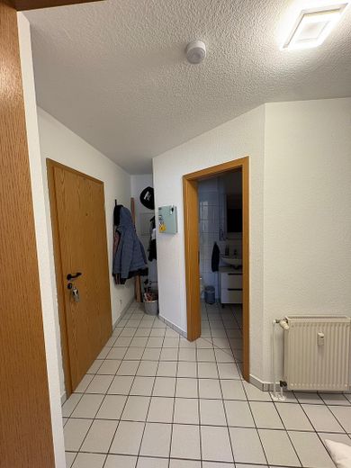 Flur mit Wohnungstür