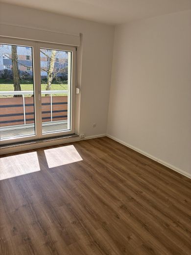 Frisch renovierte 2-Zimmer-Wohnung mit Balkon & Einbauküche – ideal für WG oder Singlehaushalt – Schlafzimmer (SZ) 2