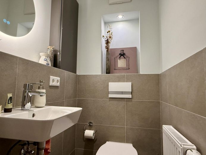 Balkonlu, asansörlü, manzaralı ve üst düzey donanımlı modern 3 odalı daire – Gäste - WC