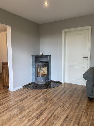 Einfamilienhaus mit großem, gepflegtem Grundstück – provisionsfrei von privat – Kamin