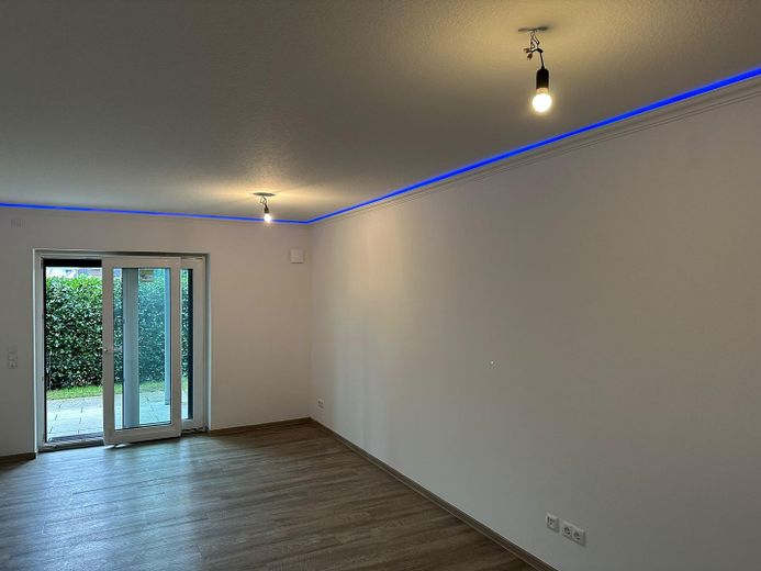 Appartement en copropriété haut de gamme de 2 pièces avec terrasse et place de parking en sous-sol – Heller Wohnbereich