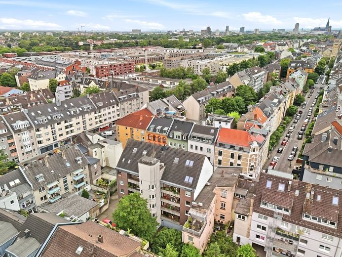 3 Zimmer Wohnung mit Balkon in Köln-Nippes zu kaufen – Drohnenaufnahme