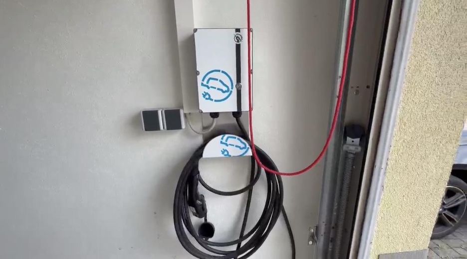 Сказочная квартира на первом этаже с террасой и садом - без комиссии – Wallbox Garage