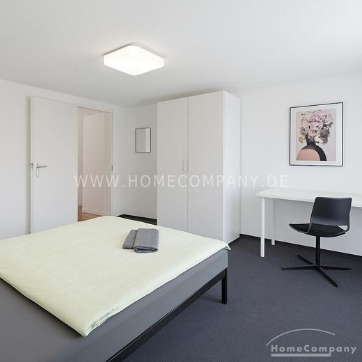 Voll möblierte Wohnung mit 5 Schlafzimmern, Balkon und Parkplatz in Höhenkirchen-Siegertsbrunn – ideal für WGs oder Familie – d7986bc825ab47b6e86200c75a1017bbb360e65a.jpg