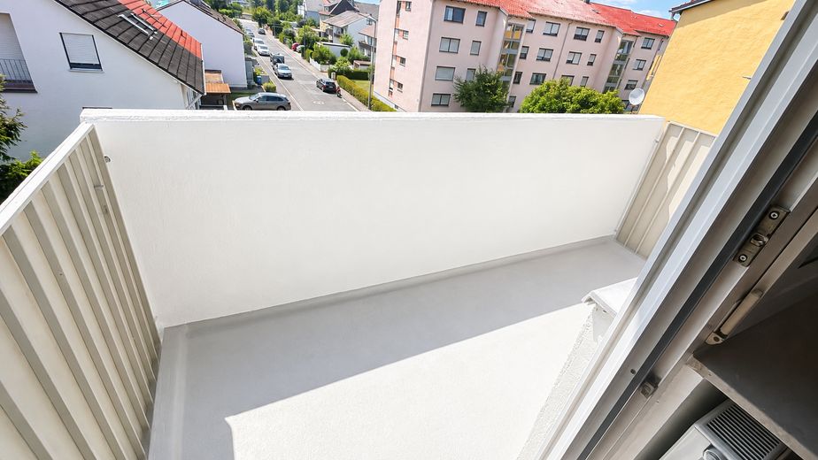 Modern, hochwertig und bezugsfertig – kernsanierte Wohnung in Oberndorf – Balkon 2