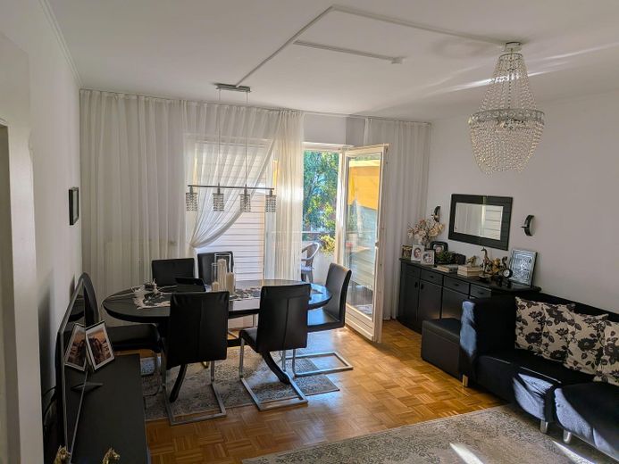 Provisionsfrei: Vermietete 2-Zimmer-Kapitalanlage – Wohnzimmer