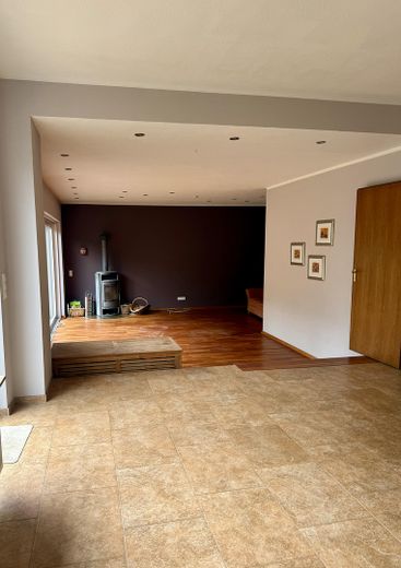 Modernes EFH mit Einliegerwohnung & Traumgarten | Provisionsfrei & bezugsbereit – EG Wohn-und Esszimmer