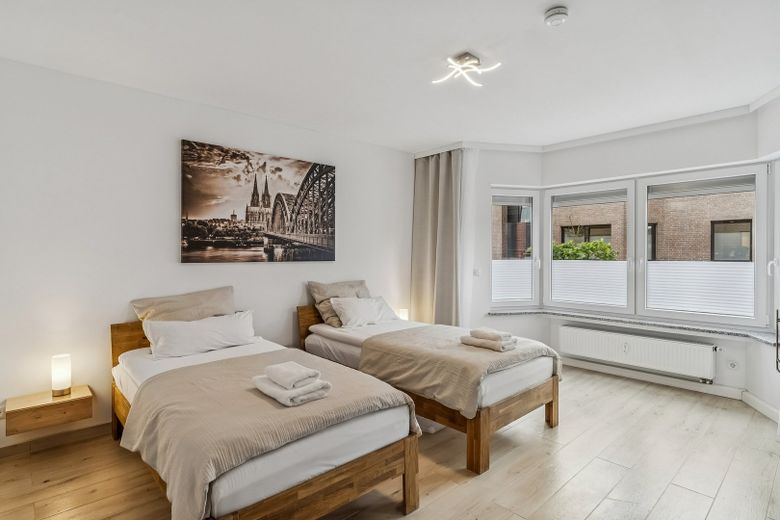 Villa Cologne - Investitionschance in zentraler Lage von 53340 Meckenheim bei Köln/Bonn – Fe-Wo 1 SZ 1