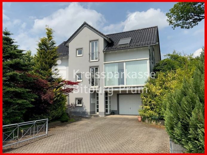 gepflegtes Mehrfamilienhaus mit drei Wohneinheiten – फोटो 1