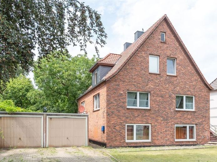Sanierungsbedürftiges Mehrfamilienhaus mit guter Rendite – Foto 1