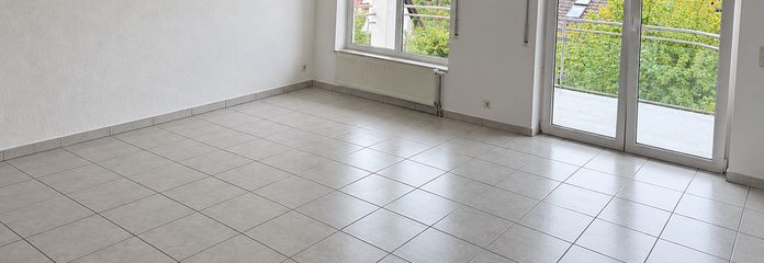 Bright 2-room apartment with a dream view – Wohnzimmer