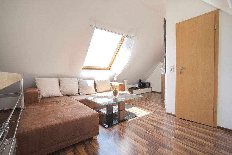 Dachgeschosswohnung in einem Mehrfamilienhaus, Internet möglich. Ruhig und zentral in Castrop-Rauxel gelegen. – 4cc7c1e2c7f0b351a99ef1e95702a36d98e43c47.jpg