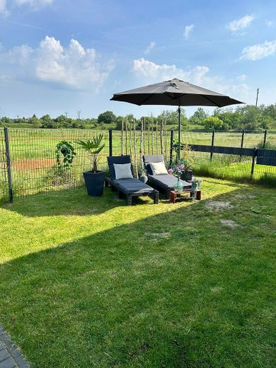 Biederitz'de bahçeli, ısı pompalı ve iki araç park yerli yeni değerinde ikiz ev – Garten