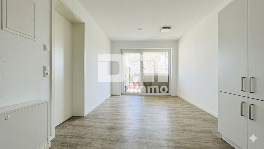 Moderne 4 Zimmer HP / EG Wohnung mit 2 Bädern und großer Terrasse direkt an der Uni – Offener Wohn / Ess / Küchenbereich / Zugang Loggia