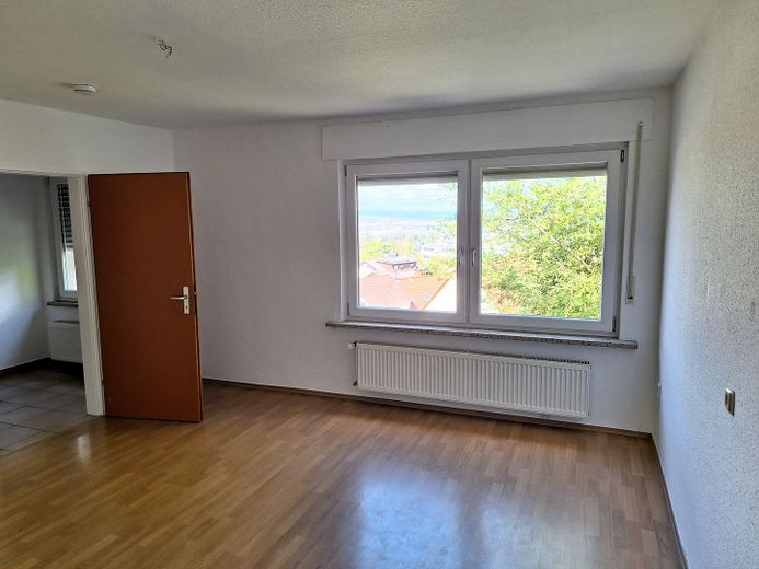 Maison plurifamiliale avec grand terrain dans un emplacement privilégié à Bad Kreuznach Süd – 6 Zimmer OG Wohnung