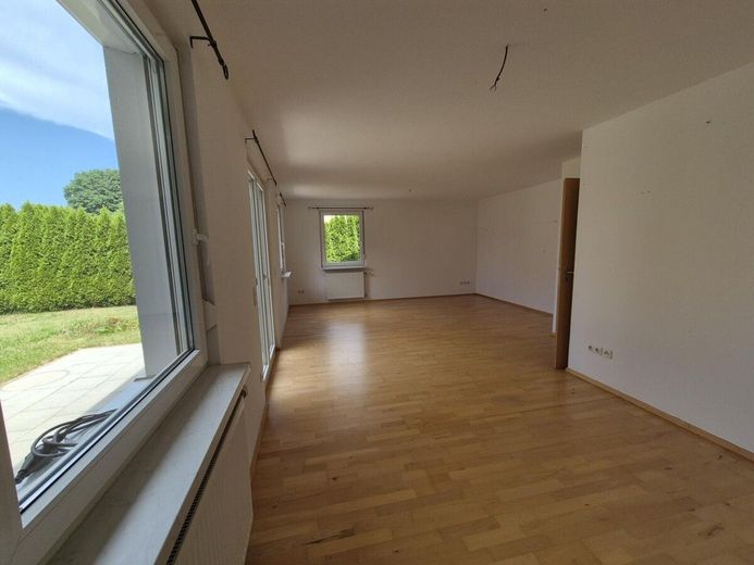 Von Privat: Reiheneckhaus in ruhiger Lage Schwarzenbruck / OT Lindelburg – Wohnzimmer Foto NR 2