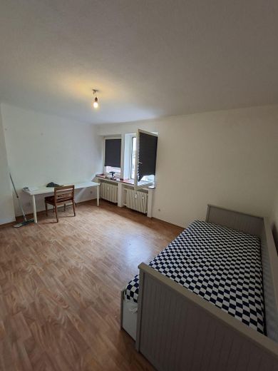 1-room apartment with elevator in the building, central & quiet – Apartment