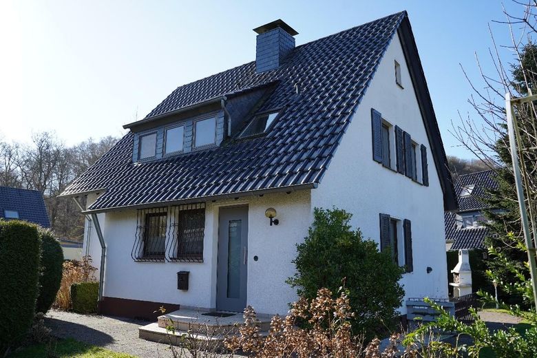 Rückseite mit Haustüre
