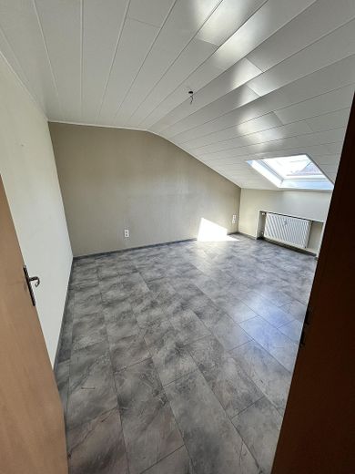 Чудова 4-кімнатна квартира на мансарді – Schlafzimmer 