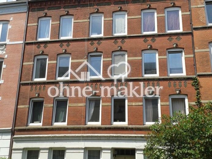 Helle, schöne und gepflegte Altbauwohnung mit Dielenfussboden und Einbauküche – Foto 2