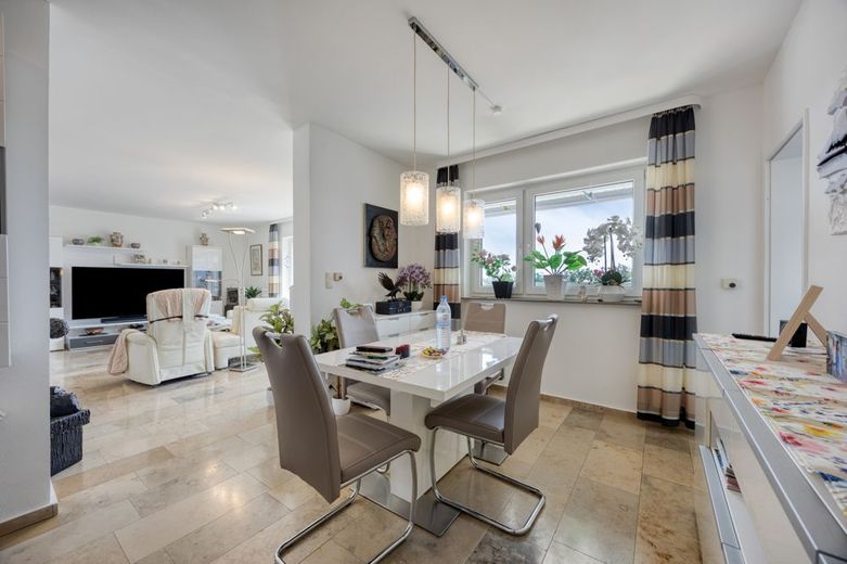 *** Gehobene Etagenwohnung in Ruhiger Umgebung der Stadt Langenfeld *** – Esszimmer