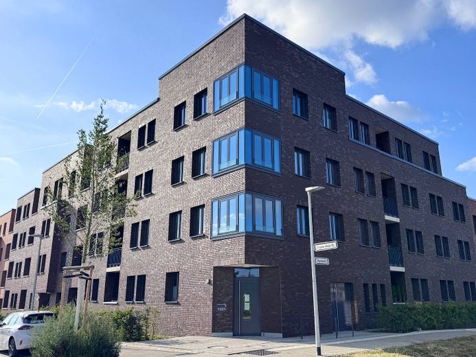Obra nueva en PRIMERA OCUPACIÓN: Amplio piso de 4 habitaciones con COCINA INTEGRADA – Außenansicht I
