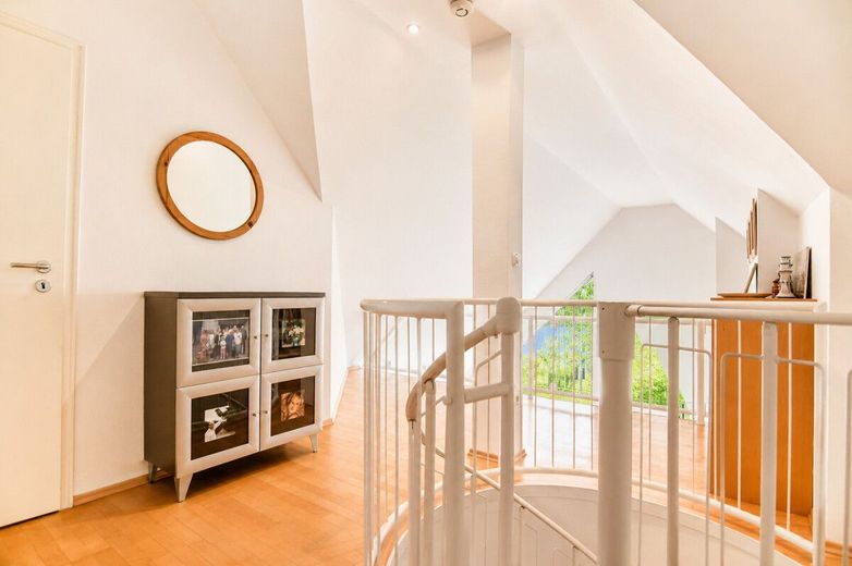 Elegante 3 - 4 Zi Maisonette mit Galerie mitten in Königstein – Galerie