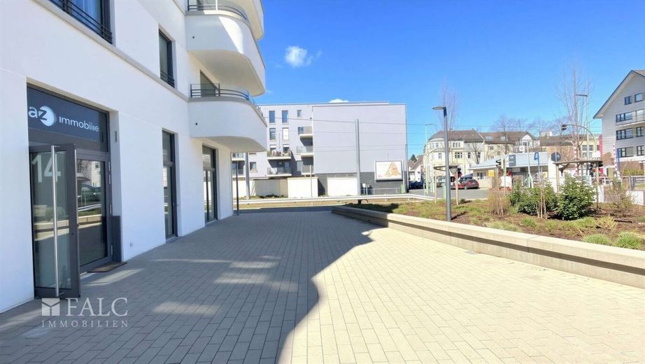 Gastro-Highlight Köln-Rodenkirchen: Neubau-Ecklage mit 90 m² Sonnenterrasse, sofort verfügbar – Außenansicht - Terrasse