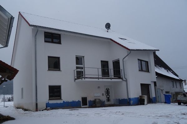 Helle 3,5 Zimmer Wohnung 1. OG mit Balkon, Stellplatz, Garten in 72348 Rosenfeld Heiligenzimmern ab sofort zu vermieten