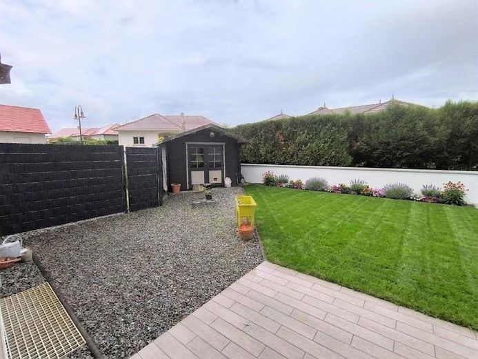 4 km von Saarbrücken - EFH in TOP-Lage - in F-57350 Stiring-Wendel – Garten mit Gartenhaus
