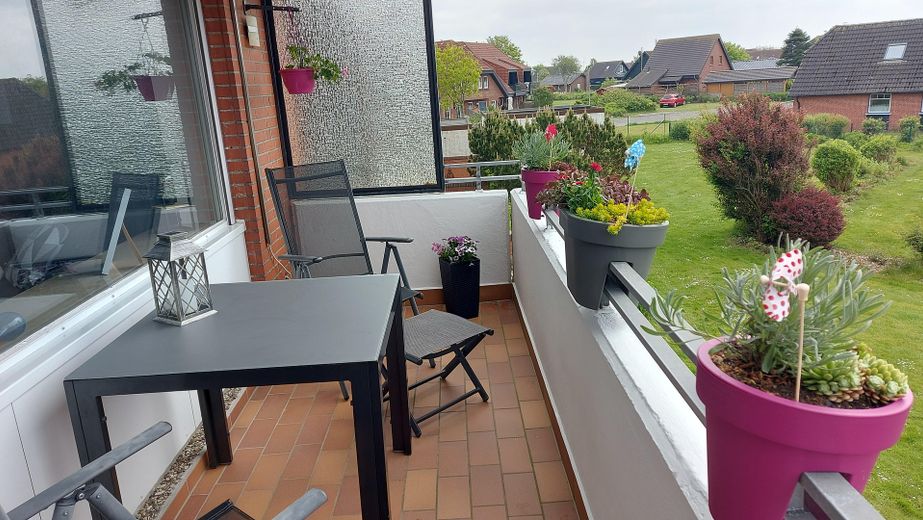 Helle Wohnung mit Balkon direkt am Deich - 2,5 Zimmer, 61qm – Balkon