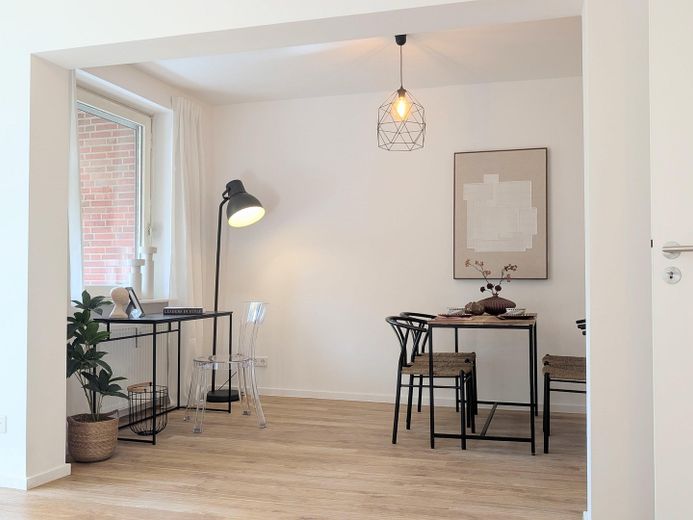 Licht 3-kamerappartement, volledig gerenoveerd, met balkon bij het stadspark en parkeerplaats in de ondergrondse garage – Raum offen oder geschlossen