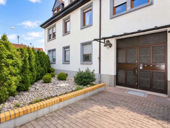 Espaciosa casa familiar y multigeneracional con un hermoso jardín en una ubicación muy solicitada – Foto 1
