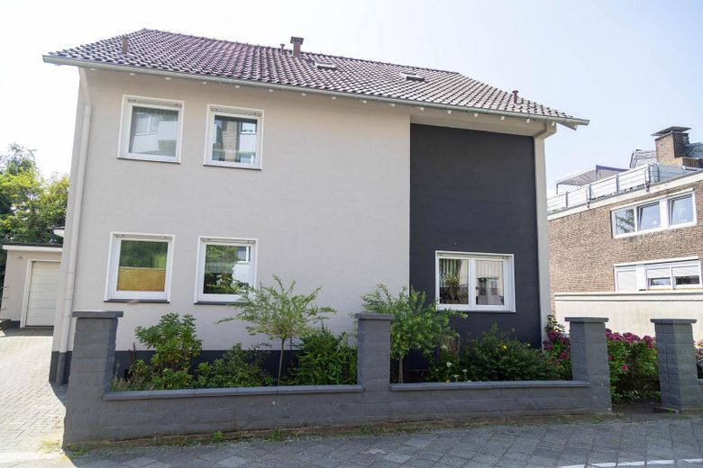 Im Grünen leben - mitten im Zentrum (maklerfrei)  - inkl. 85qm Einliegerwohnung – Strassenansicht