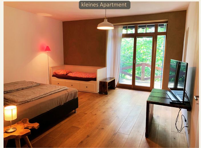 Apartment-Blick in den Garten
