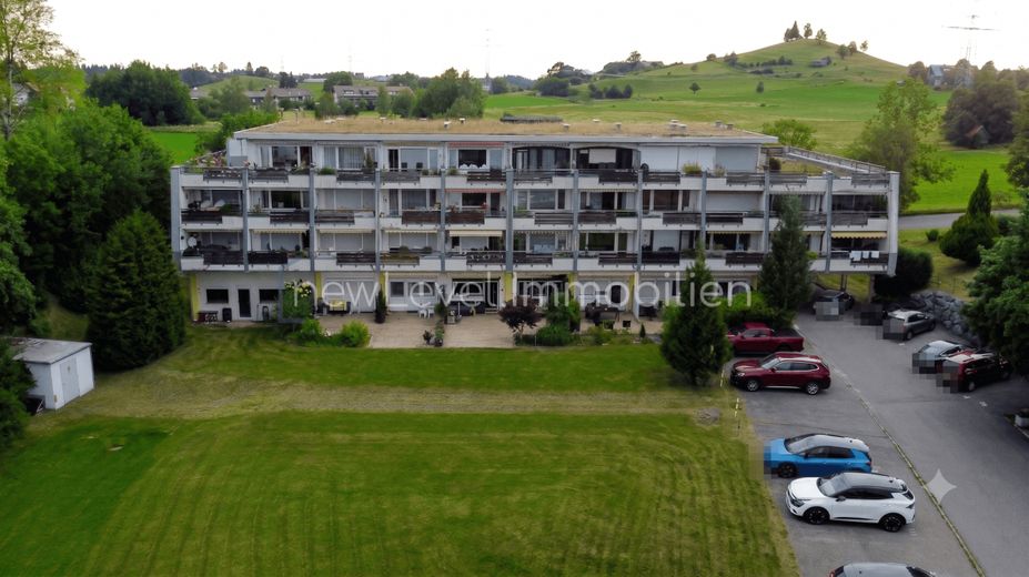 Wohnen wo andere Urlaub machen - Rosenalm Scheidegg - 3 Zi. - 2 autarke Ferien-Wohnungen (Gebäude C) – Ansicht Innenhof
