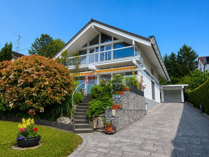 Top!! Modernes Designer-Einfamilienhaus mit Einliegerwohnung, Klimaanlage und Sauna – Hausansicht