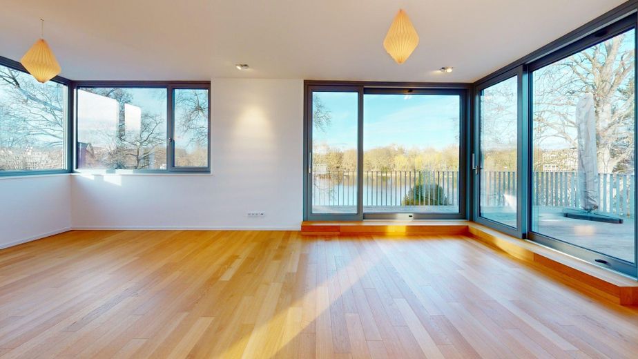 Vistas despejadas de 180° al Spree y vistas a zonas verdes - ático tipo maisonette en casa de tres viviendas – DG - Wohnzimmer
