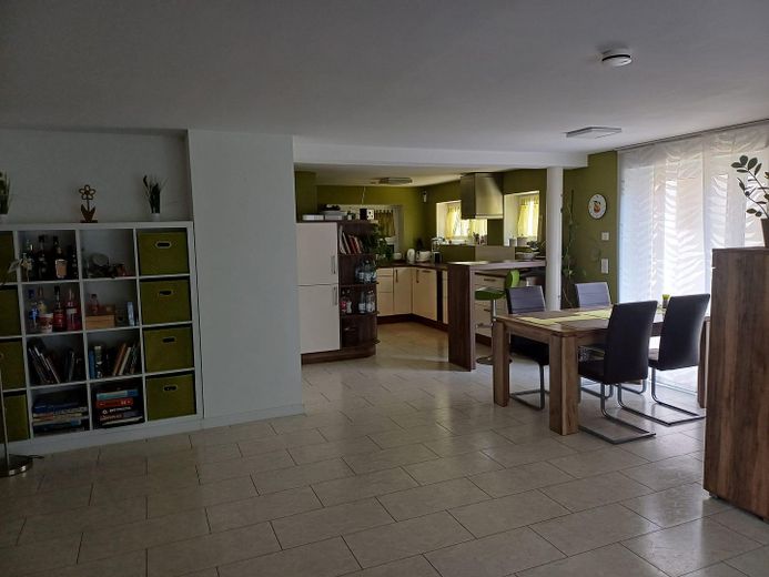 DHH in Gerlingen mit Energieffizienzklasse A+ mit PV-Anlage, Solar, Wärmepumpe und Klima – Foto 16
