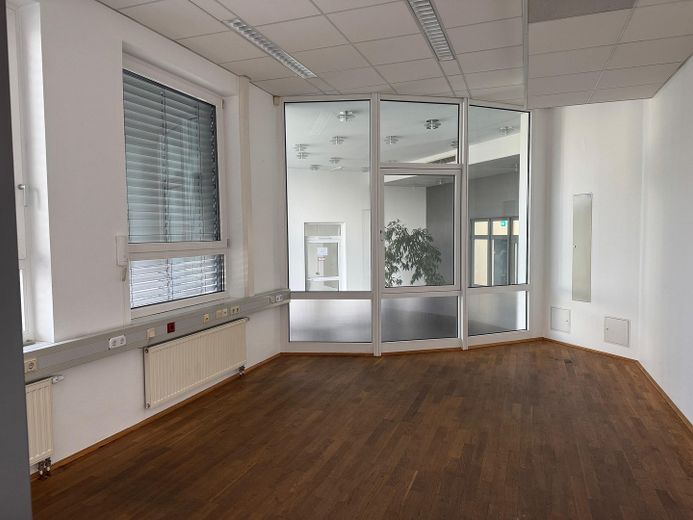 Showroom oder Praxis/Büro mit 175qm in bester Ausstattung kurzfristig beziehbar! – Büroraum Gremberghoven