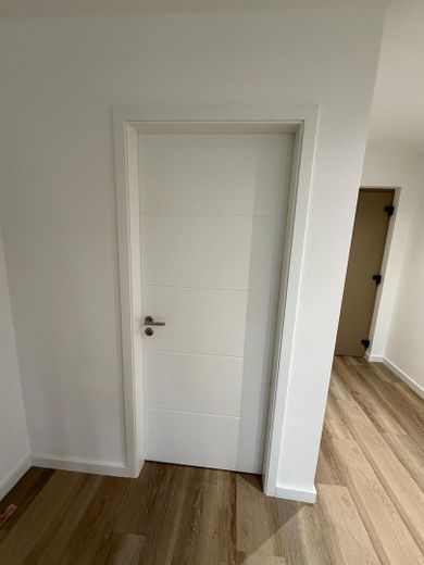 2026’da ilk kez oturuma hazır: Magdeburg’un güneyinde ikiz evin yarısı – bahçe, şömine, ısı pompası, 150 m², A+ – Markentüren