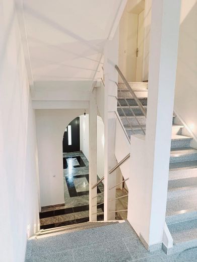 3-Zi. WHG + Balkon + Aufzug+Garten – Treppenhaus